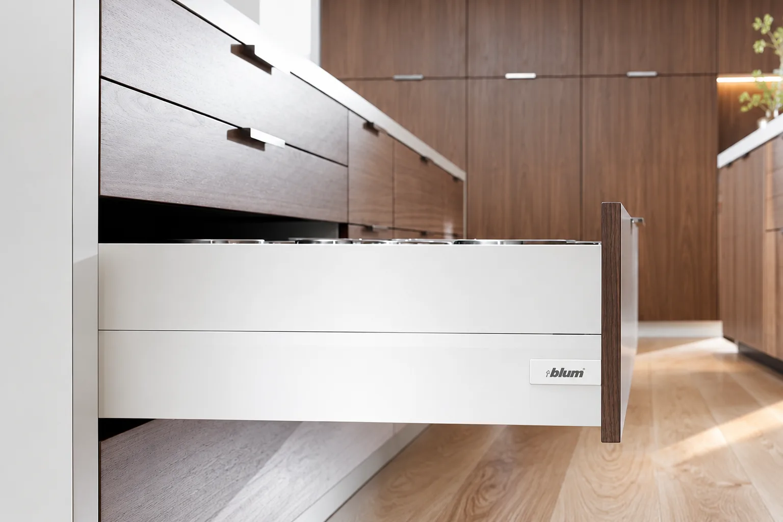 Phụ kiện & ray – ảnh cận kết cấu tủ bếp inox (ảnh tạm, sẽ thay bằng ảnh chụp vật liệu)