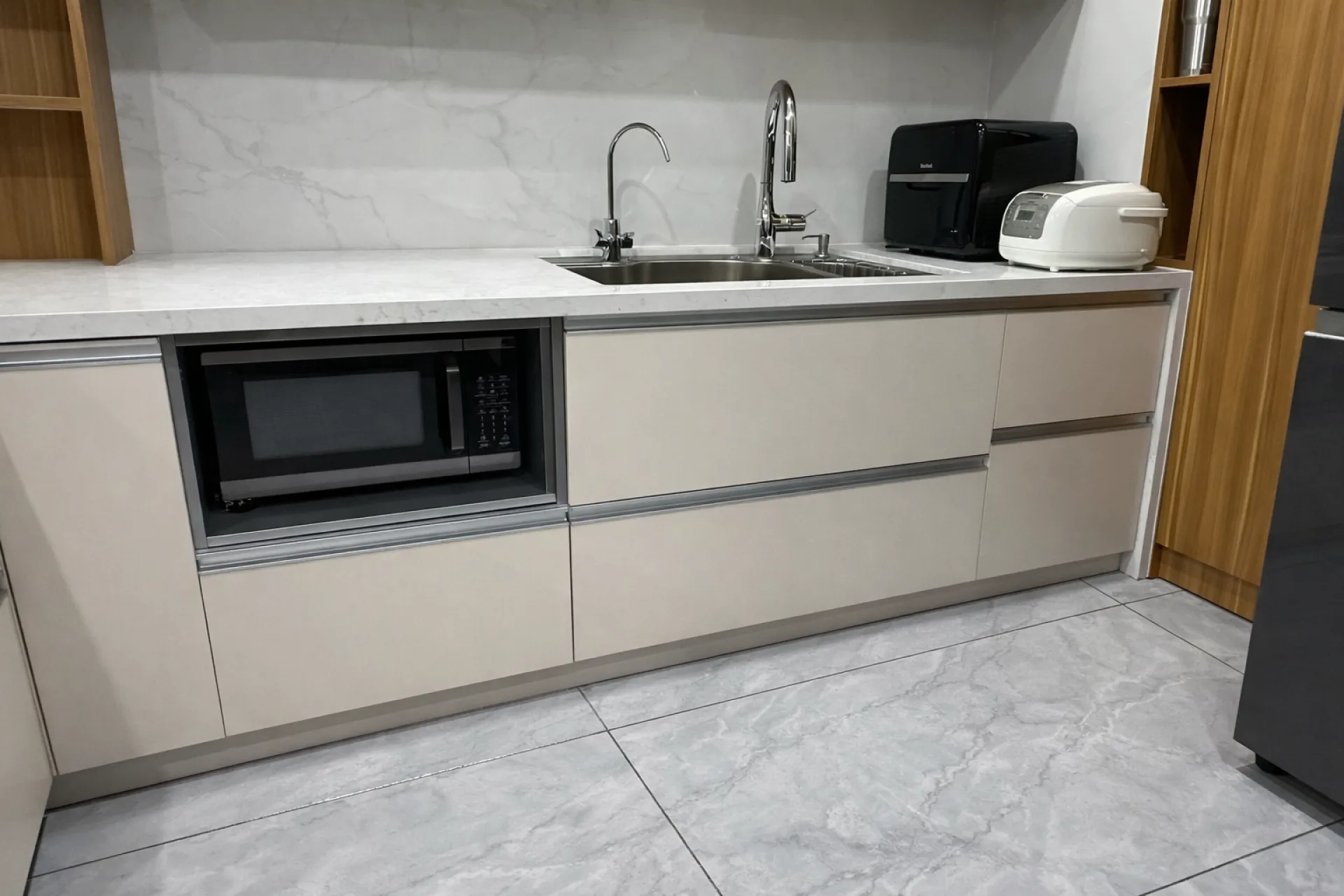 Hệ tủ bếp chữ L dòng I-Stan - Hệ tủ bếp cải tạo mới - ảnh 2